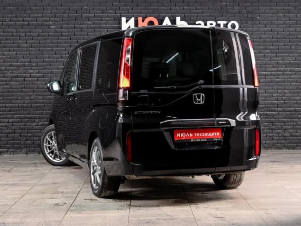 Honda Stepwgn V с пробегом 2015 года, цена 1 550 000 рублей, 305174 км, минивэн, Автокод Объявления