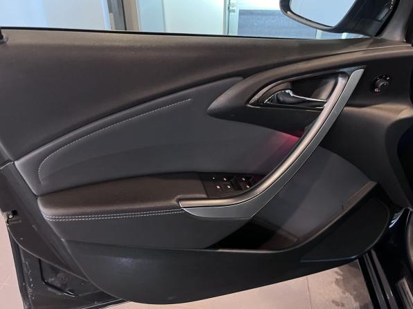 Opel Astra J Рестайлинг с пробегом 2014 года, цена 825 000 рублей, 113435 км, хэтчбек, Автокод Объявления