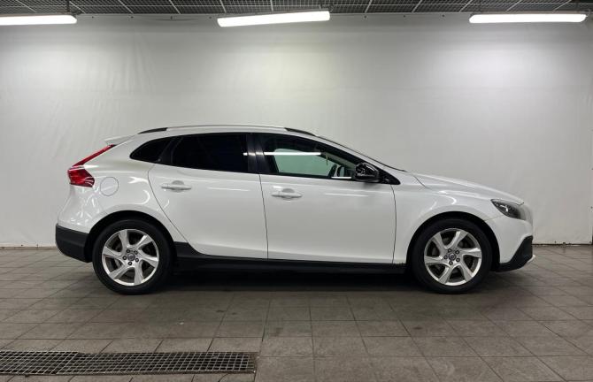 Volvo V40 Cross Country I с пробегом 2013 года, цена 950 000 рублей, 240000 км, хэтчбек, Автокод Объявления