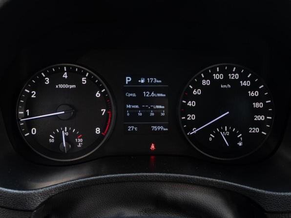 Hyundai Solaris II с пробегом 2018 года, цена 1 690 000 рублей, 7599 км, седан, Автокод Объявления