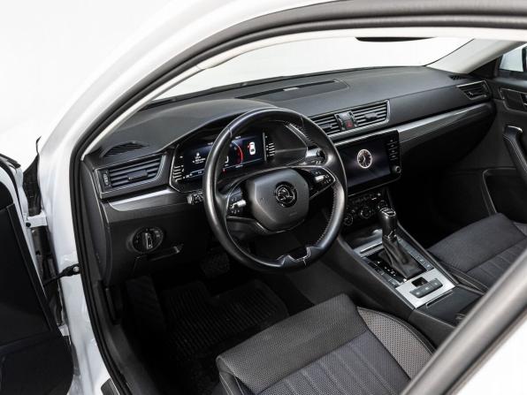 Skoda Superb III Рестайлинг с пробегом 2021 года, цена 2 999 000 рублей, 61850 км, лифтбек, Автокод Объявления