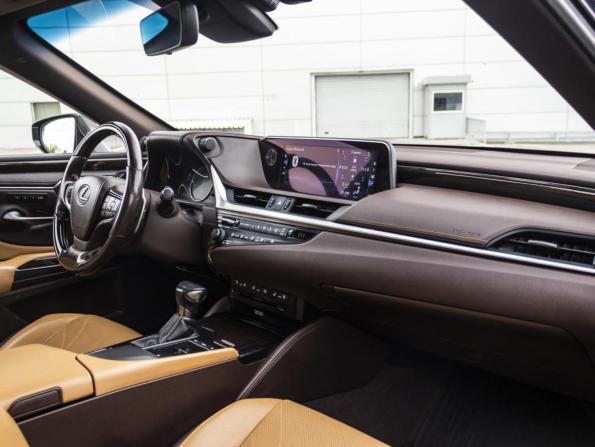 Lexus ES VII с пробегом 2019 года, цена 3 599 000 рублей, 120000 км, седан, Автокод Объявления