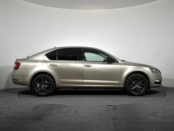 Skoda Octavia III (A7) Рестайлинг с пробегом 2018 года, цена 1 490 000 рублей, 198000 км, лифтбек, Автокод Объявления