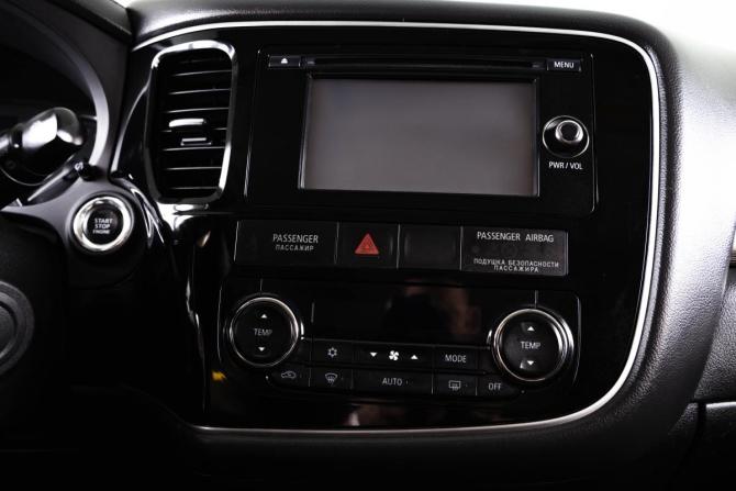 Mitsubishi Outlander III Рестайлинг 2 с пробегом 2016 года, цена 1 999 000 рублей, 149000 км, внедорожник, Автокод Объявления
