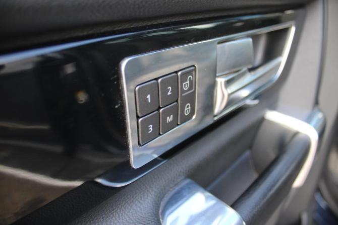 Land Rover Discovery IV с пробегом 2012 года, цена 1 349 000 рублей, 307000 км, внедорожник, Автокод Объявления
