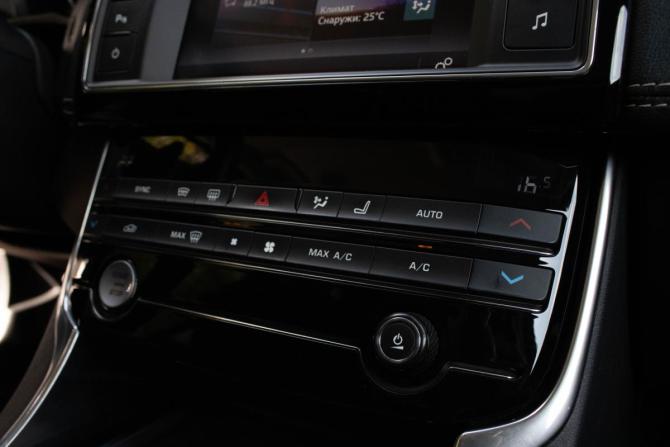 Jaguar XE I с пробегом 2015 года, цена 1 869 000 рублей, 160503 км, седан, Автокод Объявления