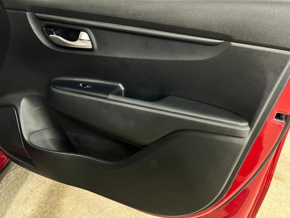 Kia Rio IV с пробегом 2019 года, цена 1 560 000 рублей, 78082 км, хэтчбек, Автокод Объявления