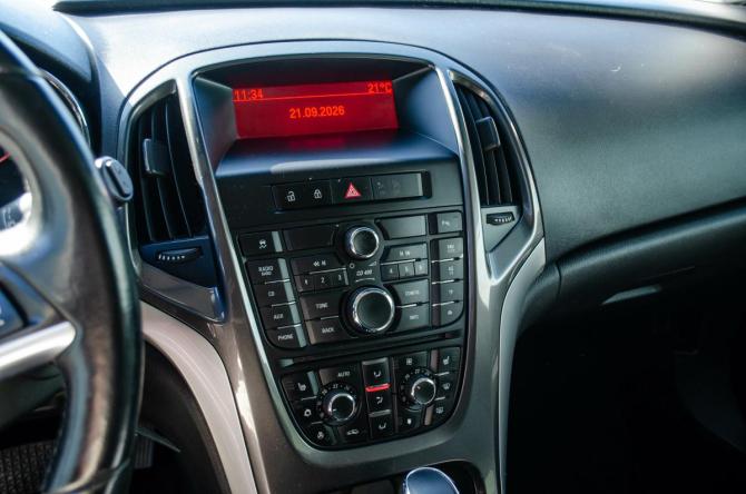Opel Astra J Рестайлинг с пробегом 2012 года, цена 750 000 рублей, 162000 км, хэтчбек, Автокод Объявления