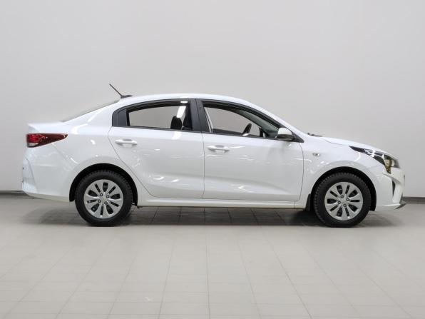 Kia Rio IV Рестайлинг с пробегом 2021 года, цена 1 555 000 рублей, 59692 км, седан, Автокод Объявления