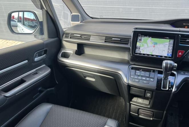 Honda Stepwgn V Рестайлинг с пробегом 2019 года, цена 2 620 000 рублей, 49845 км, минивэн, Автокод Объявления