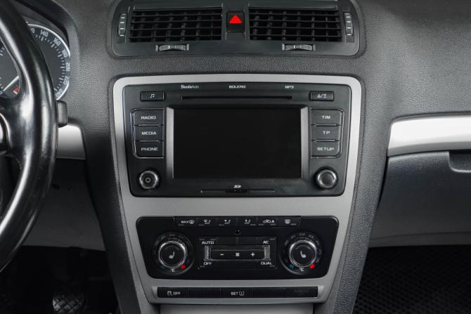 Skoda Octavia II (A5) Рестайлинг с пробегом 2011 года, цена 729 000 рублей, 303000 км, лифтбек, Автокод Объявления