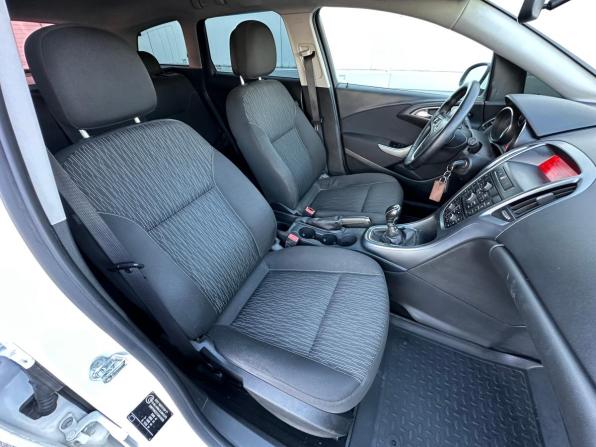 Opel Astra J Рестайлинг с пробегом 2013 года, цена 770 000 рублей, 189000 км, универсал, Автокод Объявления