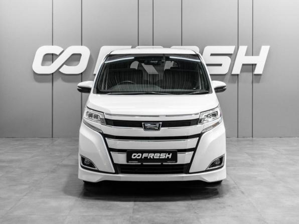 Toyota Noah III (R80) Рестайлинг с пробегом 2018 года, цена 2 550 000 рублей, 64392 км, минивэн, Автокод Объявления