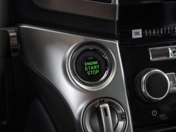Toyota Land Cruiser 200 Series Рестайлинг 1 с пробегом 2013 года, цена 3 940 000 рублей, 281882 км, внедорожник, Автокод Объявления