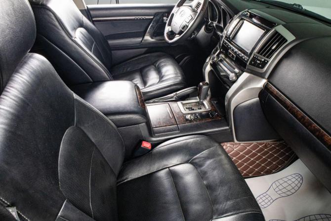 Toyota Land Cruiser 200 Series Рестайлинг 1 с пробегом 2013 года, цена 3 499 000 рублей, 268000 км, внедорожник, Автокод Объявления