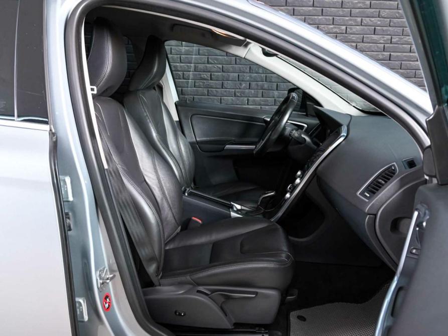Volvo XC60 I Рестайлинг Екатеринбург  - изображение 13