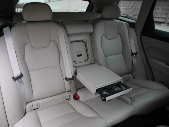 Volvo XC60 II Рестайлинг с пробегом 2021 года, цена 4 399 000 рублей, 101000 км, внедорожник, Автокод Объявления