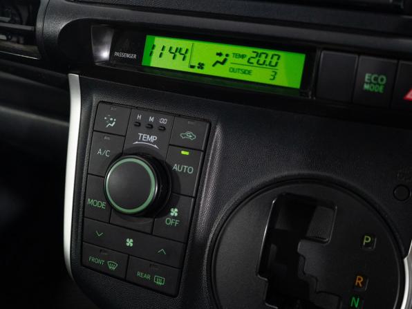 Toyota Wish II Рестайлинг с пробегом 2017 года, цена 1 499 000 рублей, 123565 км, минивэн, Автокод Объявления