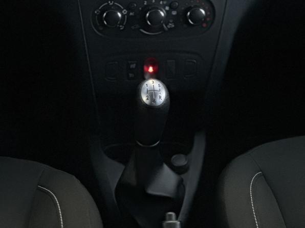 Renault Sandero II с пробегом 2015 года, цена 1 050 000 рублей, 72766 км, хэтчбек, Автокод Объявления