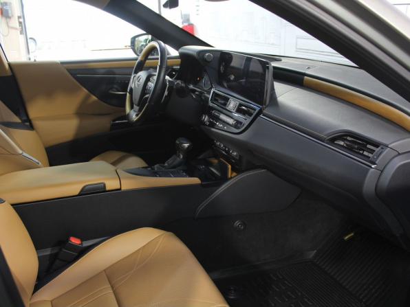 Lexus ES VII Рестайлинг с пробегом 2021 года, цена 5 100 000 рублей, 39000 км, седан, Автокод Объявления