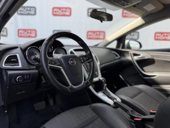 Opel Astra J Рестайлинг с пробегом 2012 года, цена 639 990 рублей, 252500 км, хэтчбек, Автокод Объявления