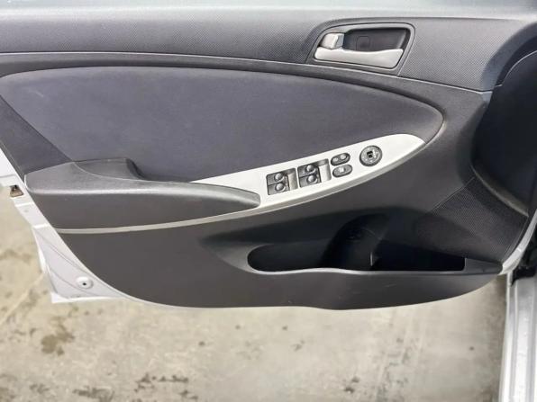 Hyundai Solaris I Рестайлинг с пробегом 2015 года, цена 929 000 рублей, 130000 км, седан, Автокод Объявления