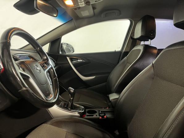 Opel Astra J с пробегом 2010 года, цена 489 900 рублей, 244000 км, хэтчбек, Автокод Объявления