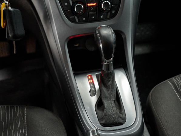 Opel Astra J Рестайлинг с пробегом 2013 года, цена 970 000 рублей, 81247 км, хэтчбек, Автокод Объявления