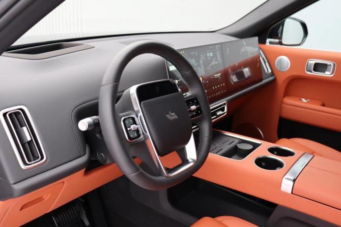 Li Auto (Lixiang) L9 I Рестайлинг с пробегом 2025 года, цена 9 490 000 рублей, 5 км, внедорожник, Автокод Объявления