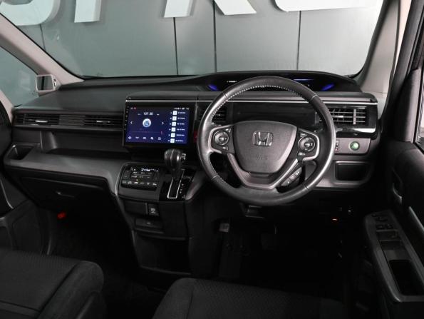 Honda Stepwgn V Рестайлинг с пробегом 2019 года, цена 2 399 000 рублей, 84684 км, минивэн, Автокод Объявления