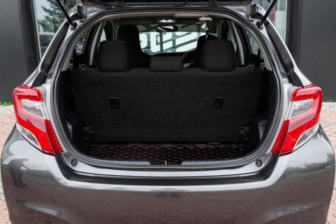 Toyota Vitz III (XP130) Рестайлинг с пробегом 2015 года, цена 969 000 рублей, 101842 км, хэтчбек, Автокод Объявления