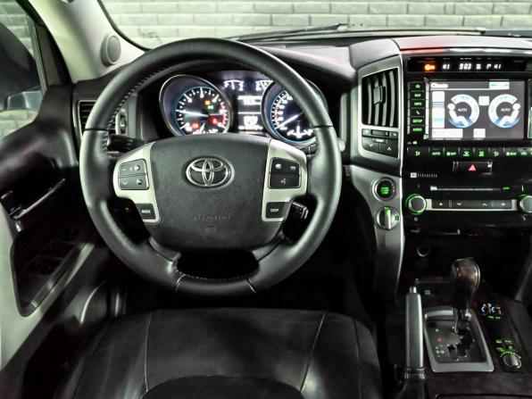 Toyota Land Cruiser 200 Series Рестайлинг 1 с пробегом 2015 года, цена 4 050 000 рублей, 293406 км, внедорожник, Автокод Объявления