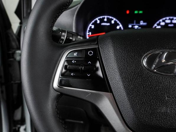 Hyundai Solaris II с пробегом 2019 года, цена 1 059 000 рублей, 142221 км, седан, Автокод Объявления