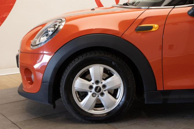 Mini Hatch III (F55/F56) Рестайлинг с пробегом 2018 года, цена 1 885 000 рублей, 76570 км, хэтчбек, Автокод Объявления
