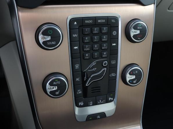 Volvo V40 II с пробегом 2014 года, цена 1 100 000 рублей, 193060 км, хэтчбек, Автокод Объявления