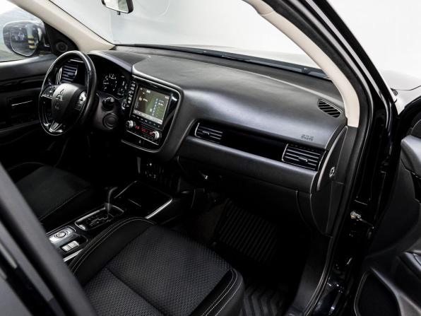 Mitsubishi Outlander III Рестайлинг 3 с пробегом 2021 года, цена 2 600 000 рублей, 93562 км, внедорожник, Автокод Объявления