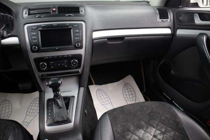 Skoda Octavia II (A5) Рестайлинг с пробегом 2011 года, цена 879 000 рублей, 283000 км, лифтбек, Автокод Объявления