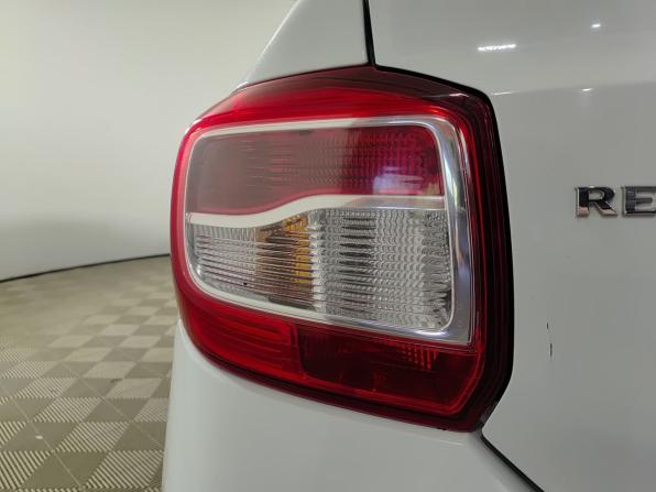 Renault Logan II с пробегом 2017 года, цена 330 000 рублей, 575257 км, седан, Автокод Объявления