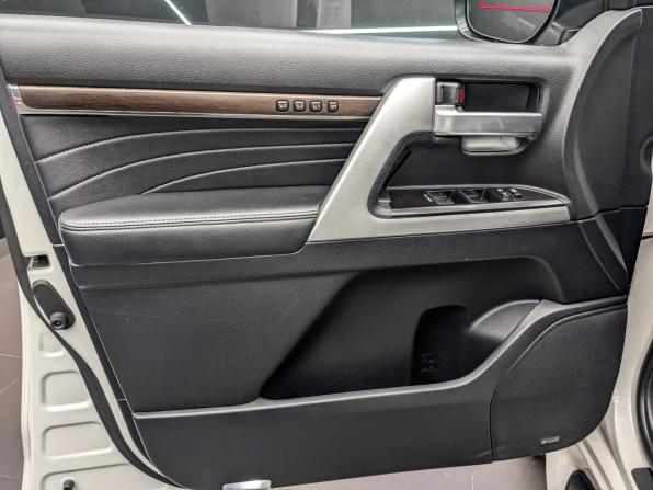 Toyota Land Cruiser 200 Series Рестайлинг 2 с пробегом 2019 года, цена 7 550 000 рублей, 132326 км, внедорожник, Автокод Объявления