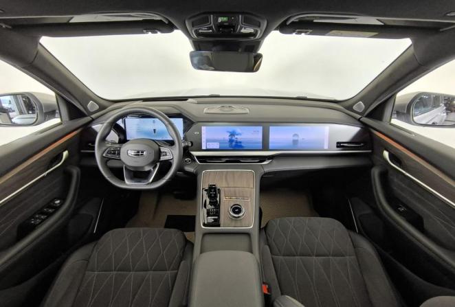 Geely Monjaro I Рестайлинг с пробегом 2025 года, цена 4 100 000 рублей, 3801 км, внедорожник, Автокод Объявления