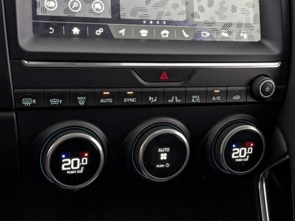 Jaguar E-Pace I с пробегом 2018 года, цена 2 740 000 рублей, 90110 км, внедорожник, Автокод Объявления