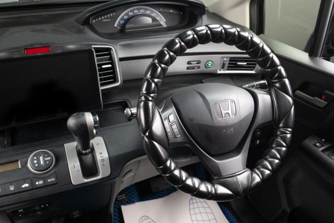 Honda Freed I с пробегом 2013 года, цена 1 229 000 рублей, 176000 км, компактвэн, Автокод Объявления