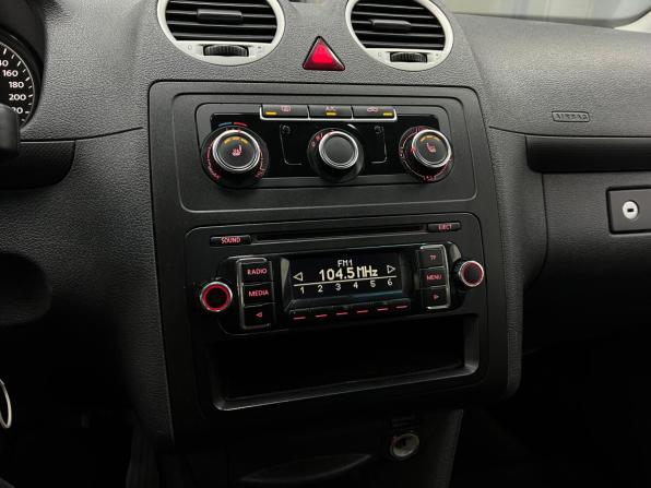 Volkswagen Caddy III Рестайлинг с пробегом 2013 года, цена 899 000 рублей, 200000 км, компактвэн, Автокод Объявления