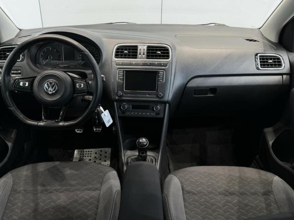 Volkswagen Polo V Рестайлинг с пробегом 2018 года, цена 1 105 000 рублей, 215425 км, седан, Автокод Объявления