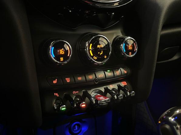 Mini Hatch III (F55/F56) Рестайлинг с пробегом 2021 года, цена 3 878 000 рублей, 23666 км, хэтчбек, Автокод Объявления