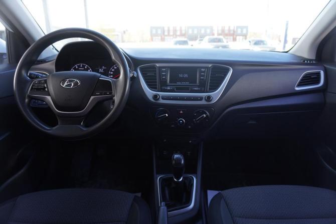 Hyundai Solaris II с пробегом 2017 года, цена 1 075 000 рублей, 185383 км, седан, Автокод Объявления