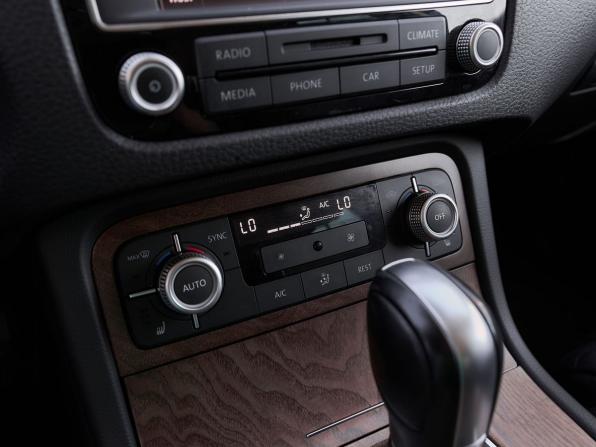 Volkswagen Touareg II Рестайлинг с пробегом 2015 года, цена 3 298 000 рублей, 116552 км, внедорожник, Автокод Объявления