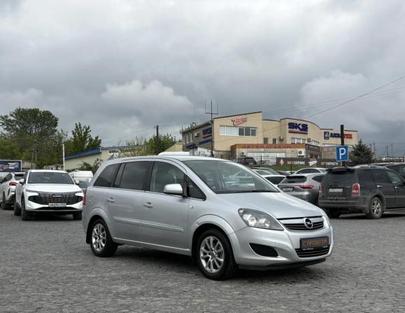 Opel Zafira B Рестайлинг с пробегом 2011 года, цена 690 000 рублей, 197981 км, минивэн, Автокод Объявления