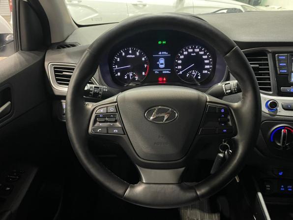 Hyundai Solaris II с пробегом 2017 года, цена 1 025 000 рублей, 88547 км, седан, Автокод Объявления