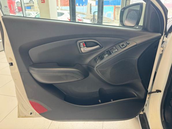 Hyundai ix35 I Рестайлинг с пробегом 2015 года, цена 1 099 000 рублей, 166314 км, внедорожник, Автокод Объявления